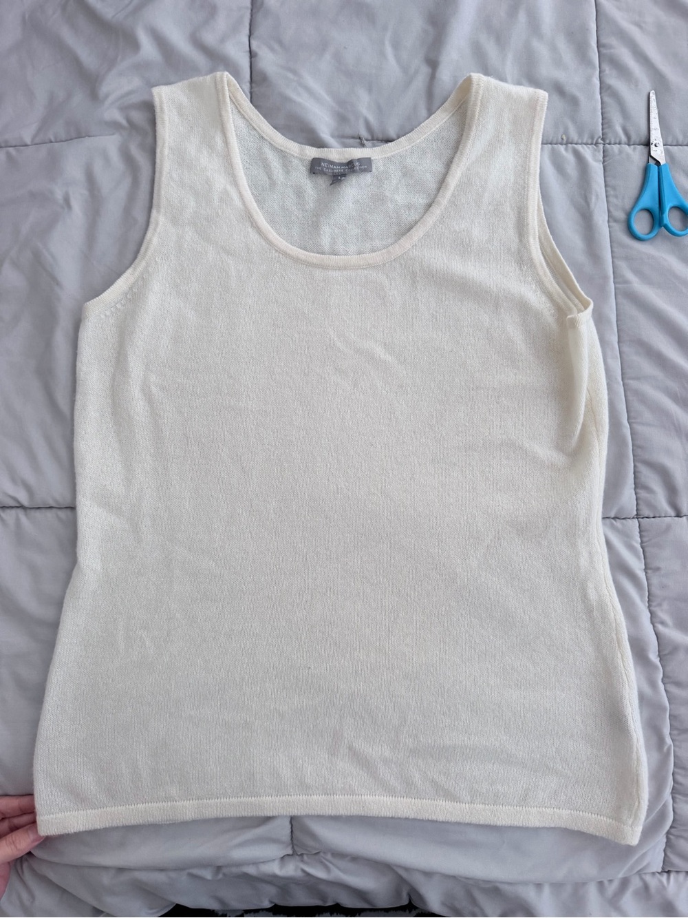 Neiman Marcus Cashmere Collection scoop neck tank top